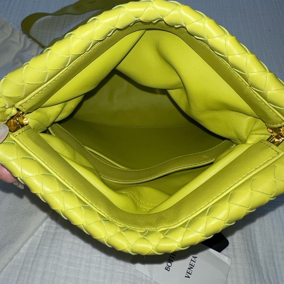 Bottega Veneta Nappa Intrecciato The Fold Crossbody in Kiwi - Picture 7 of 15